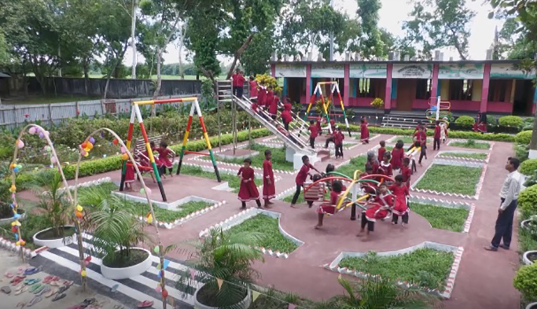 স্কুল নয়, যেন মিনি পার্ক!